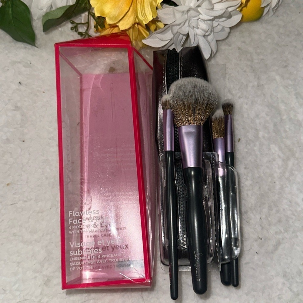 Ulta Beauty Flawless Face & Eye 4 Piece Makeup Brush Kit with Travel Case Purple